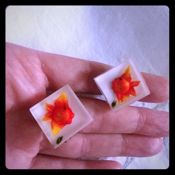 Vintage Jewelry - Goldfish in Reversed Carving Lucite